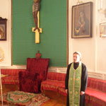 Отец Евгений в алтаре Свято-Троицкого храма