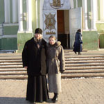 Отец Сергий и Софья Шкляева у Свято-Троицкого храма