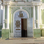 Вход Свято-Троицкого храма