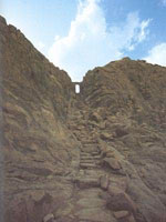 Тропа, ведущая на гору Синай (фото с сайта travels.md)