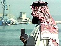 Араб со спутниковым телефоном