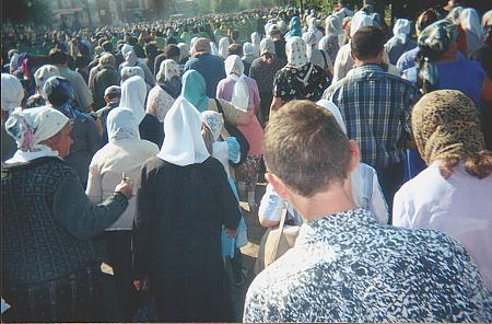 Фотография с празднования 100-летия прославления прп. Серифима Саровского в начале августа 2003 г. Мощи прп. Серафима крестным ходом возвращаются в Дивеевский монастырь.